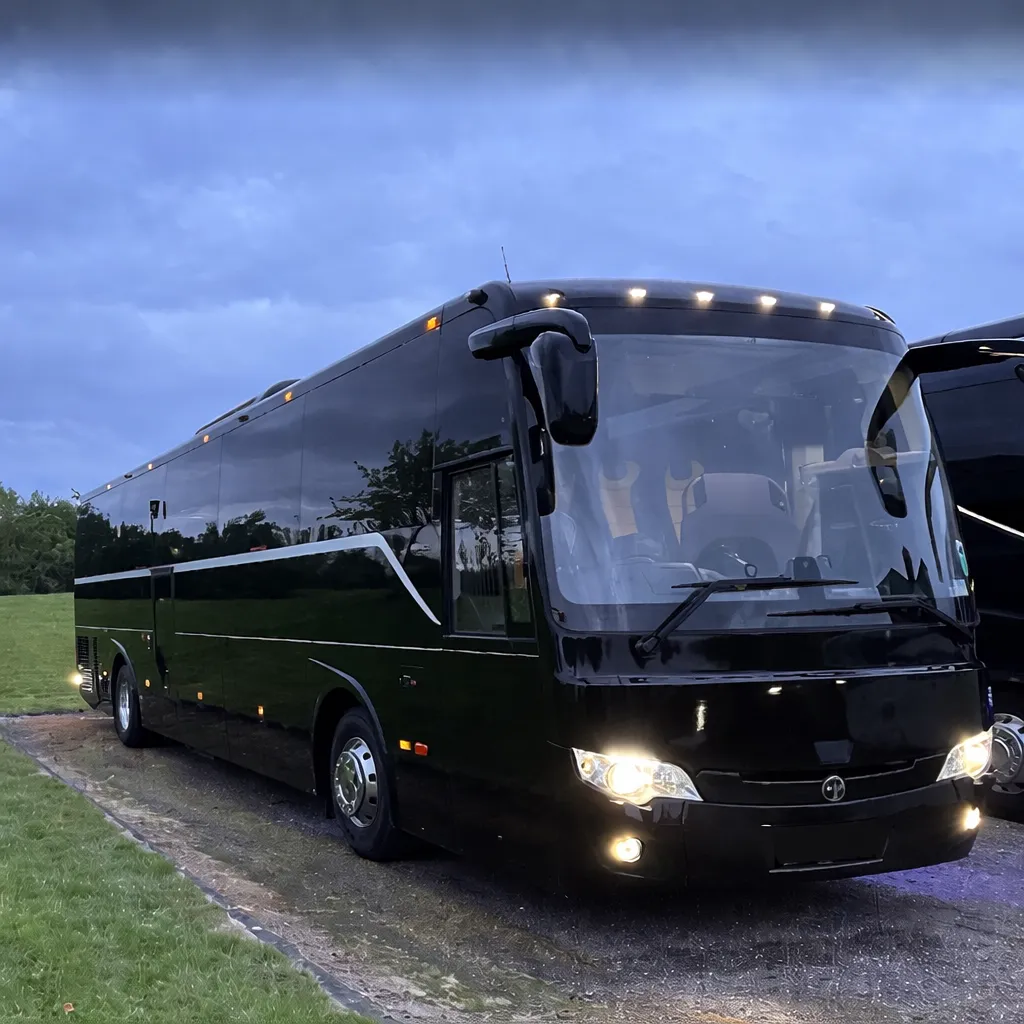 Luxury 48–53 seater coach